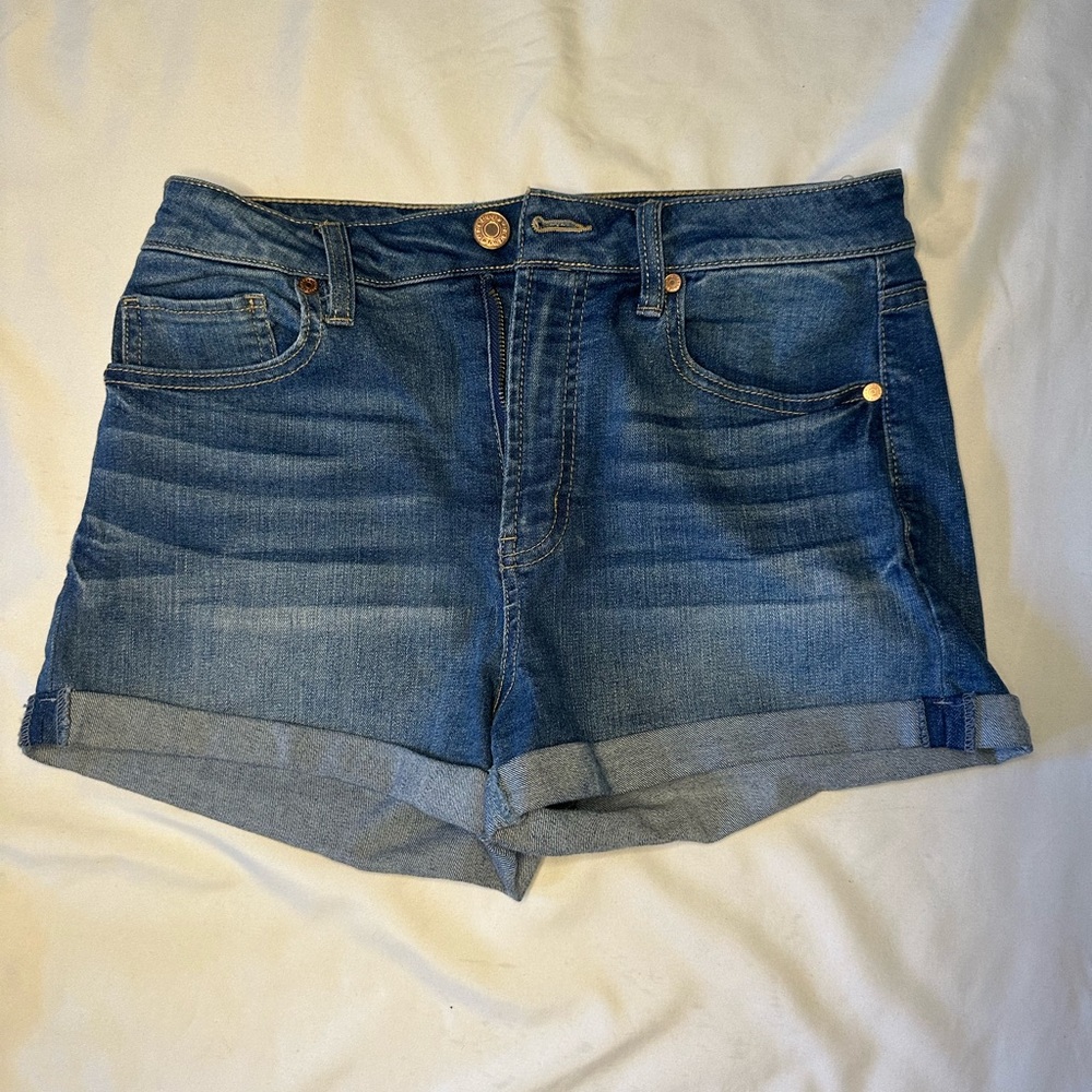 Refuge Light Wash Jean Shorts
